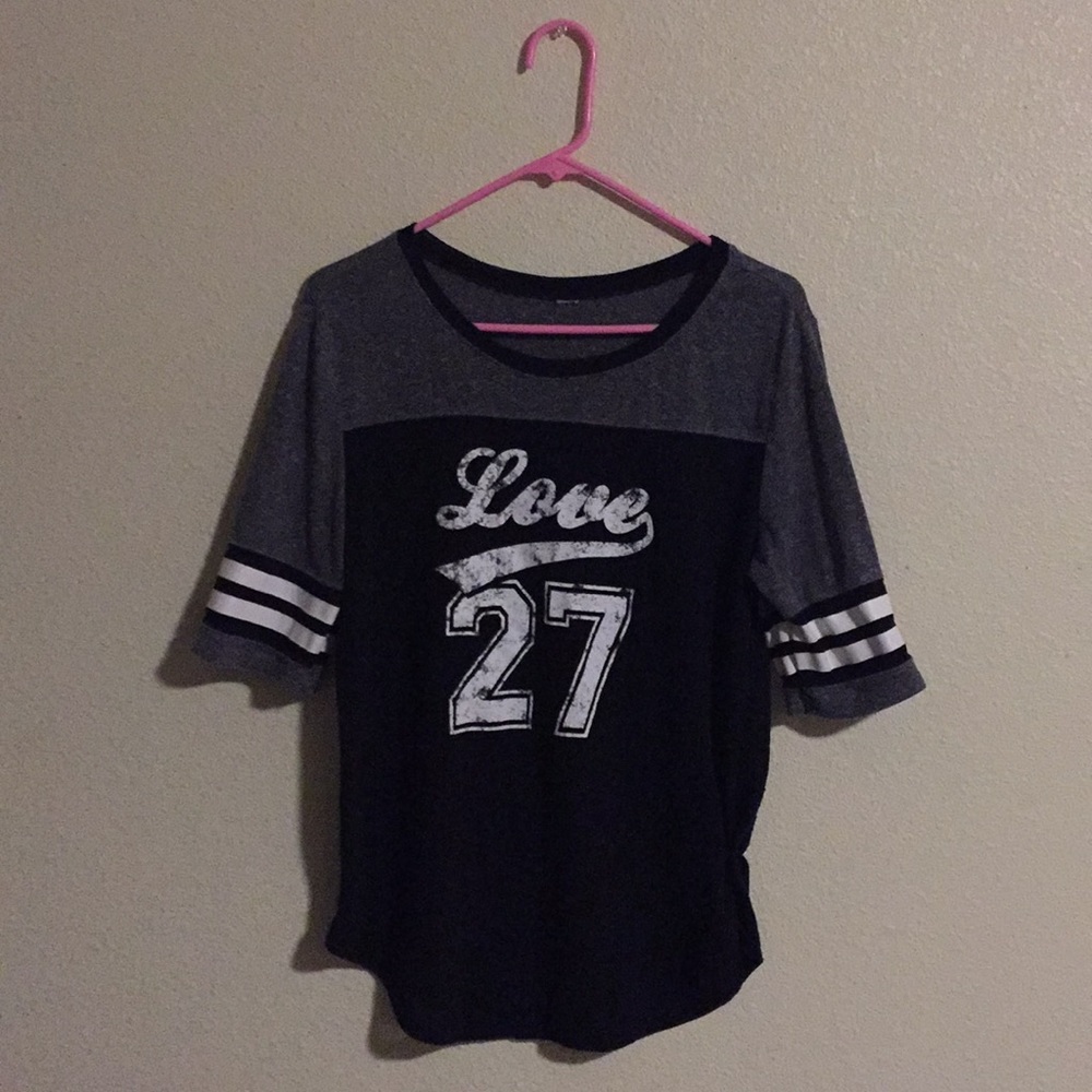 Juniors tee, tag missing, about a large in Juniors